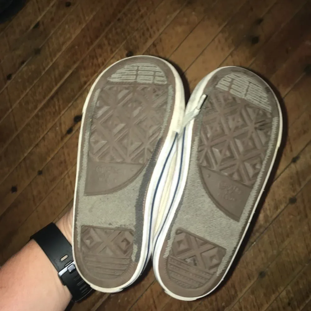 Converse low top white sneakers